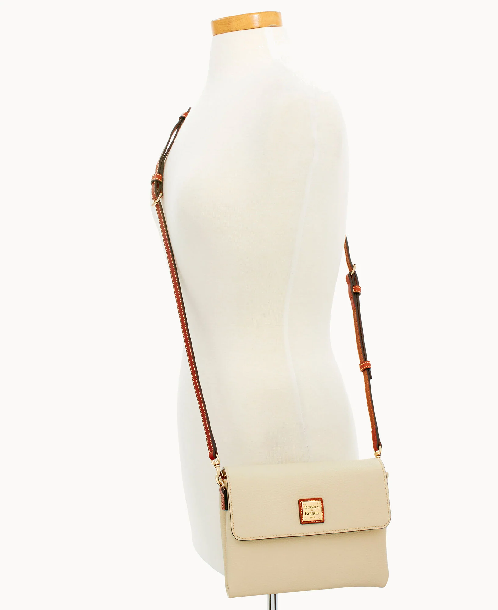 Pebble Grain Hunter Crossbody - Image 28