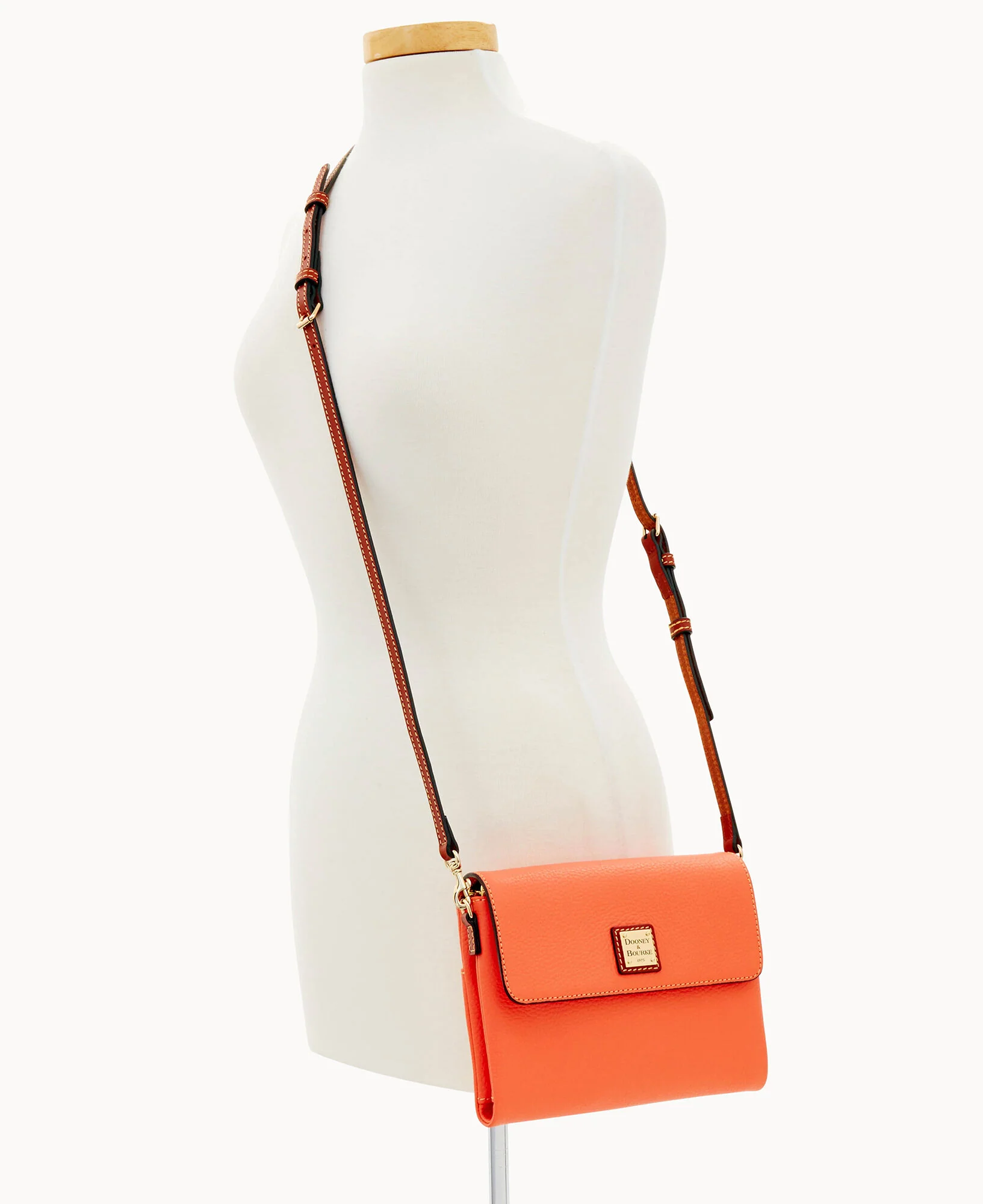 Pebble Grain Hunter Crossbody - Image 38