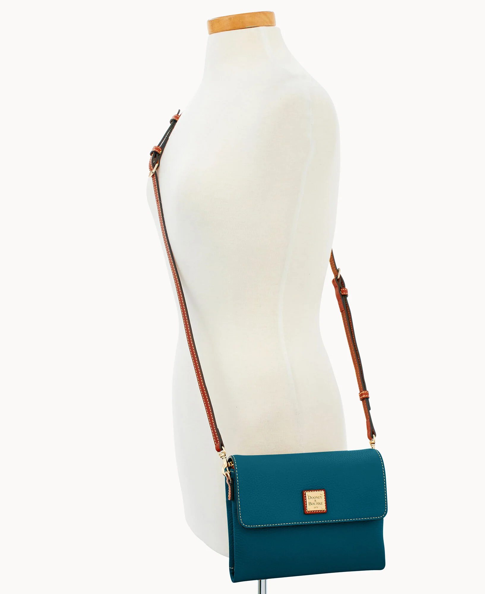 Pebble Grain Hunter Crossbody - Image 52